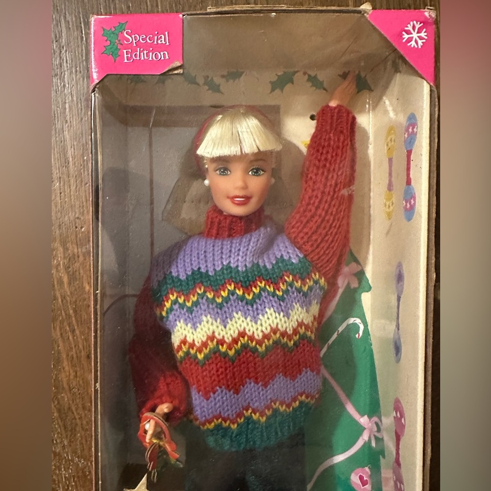 Vintage 1998 TREE TRIMMING BARBIE !